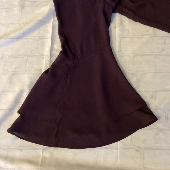 Elegant V-Neck Layered Bell Long Sleeve Blouse - Picture 4 of 4